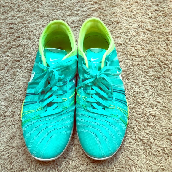 Shoes - Nike Free TR 6